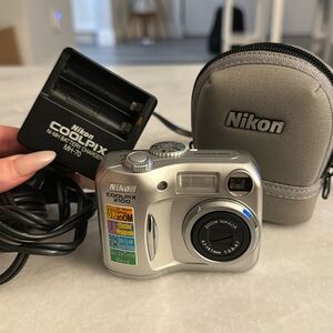 Nikon Coolpix 2100 Digital Camera